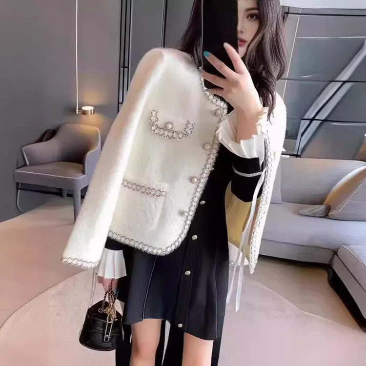 秋冬秋季时尚小香风外穿宽松短款白色外套女冬2025春秋款针织开衫
