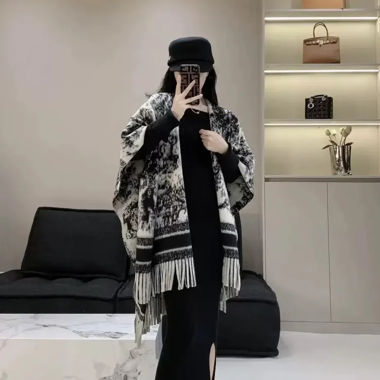 水墨画双面披肩外搭女秋冬季复古高级感保暖披风围巾大斗篷厚外套