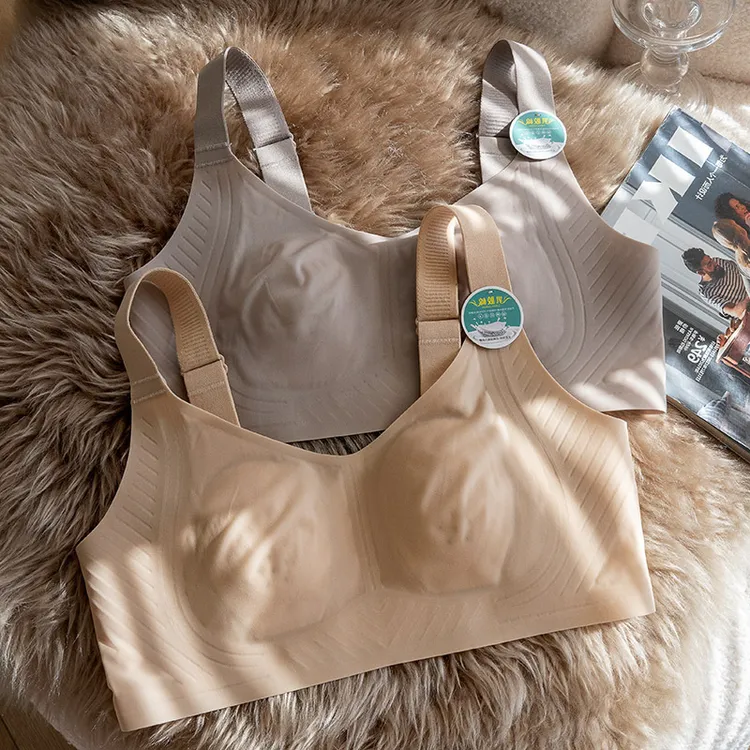 大胸显小粉底液透气无痕内衣女夏季轻薄胸罩舒适无钢圈文胸