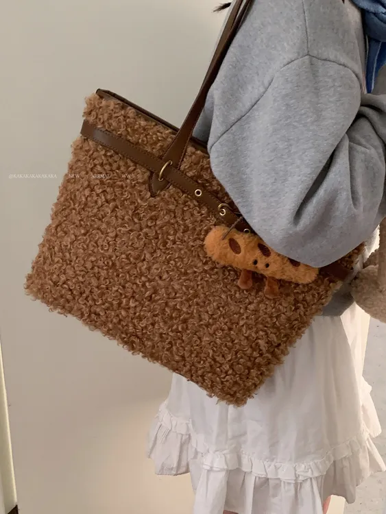 大容量毛绒包包女款爆款2025新款冬季毛茸茸单肩包上班通勤托特包