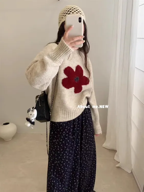 韩系花朵提花圆领毛衣女2025秋冬宽松洋气短款套头毛针织衫上衣潮