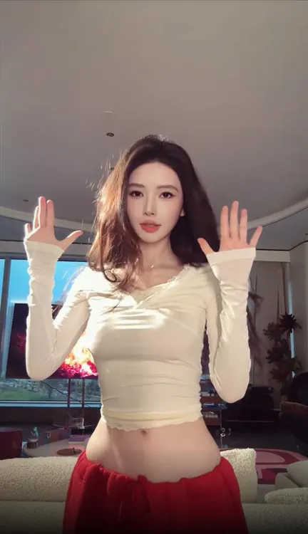 【方圆同款】秋冬新款设计感蕾丝花边针织打底衫配宽松休闲卫裤套装