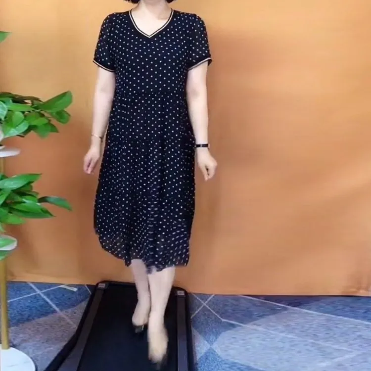 夏季新款时尚小波点v领连衣裙女休闲中长裙妈妈裙装
