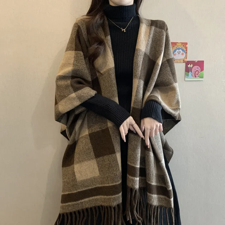 大码美式针织格子披肩外搭女2025新款秋围巾胖MM斗篷外套休闲上衣