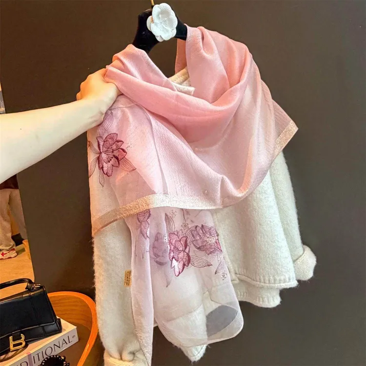 Miss Silas真丝莲花绣花围巾女士新款纱巾桑蚕丝丝巾时尚百搭披肩