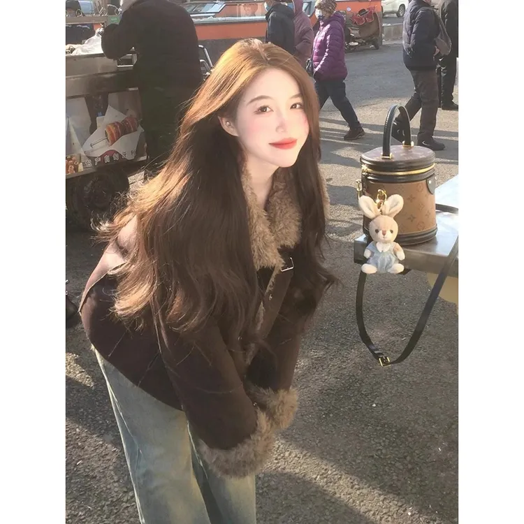 美拉德短款皮毛一体外套女2024冬季两面穿翻领设计感机车夹克上衣