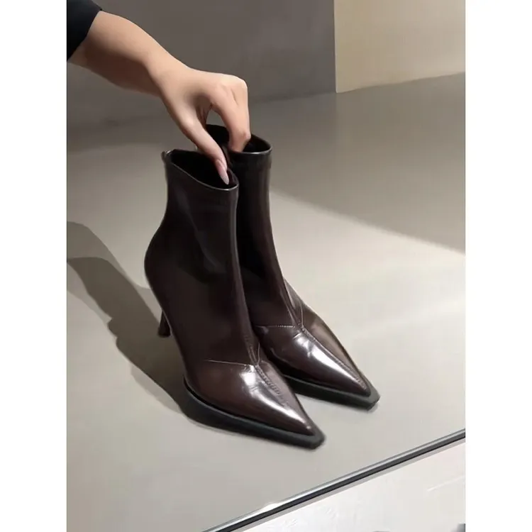 UHCK靴子女2026秋冬加绒瘦瘦靴细跟高跟尖头气质软皮后拉链短靴