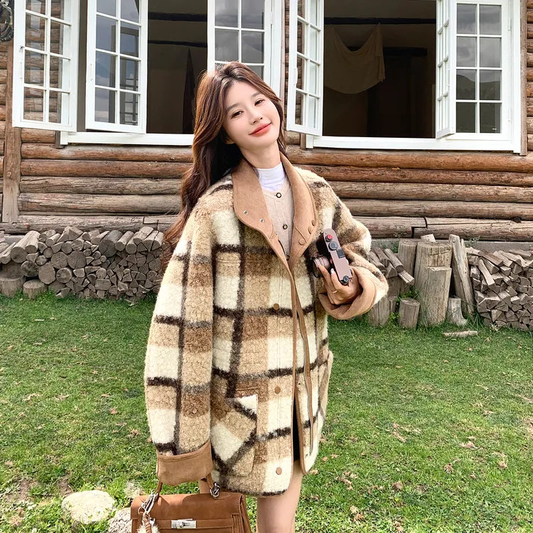 两面穿皮毛一体羊羔毛外套女秋冬2025新款复古格纹加厚麂皮绒大衣