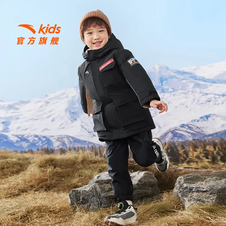 安踏儿童男小童中长羽绒服2025冬新款舒适保暖儿童抗寒四防羽绒服
