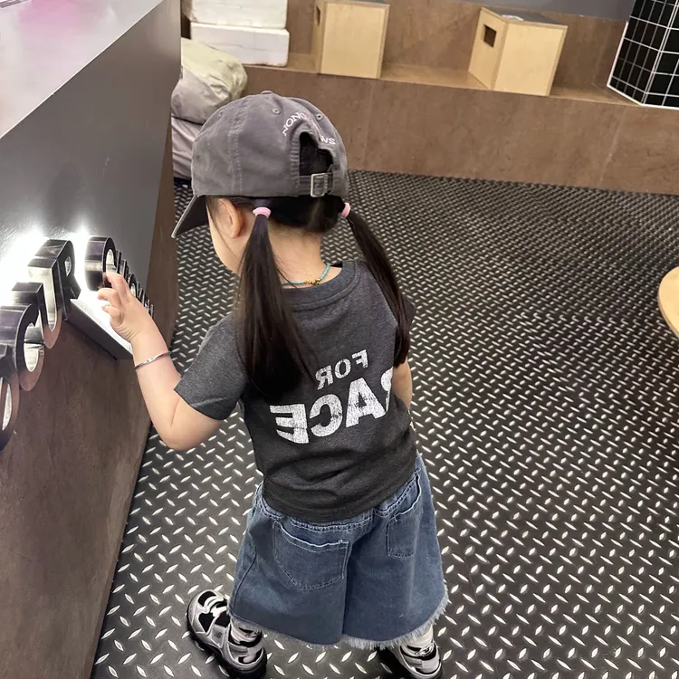 壹妈童装女童夏套装2025新款洋气夏季女宝灰色印花短袖蓝色牛仔裤