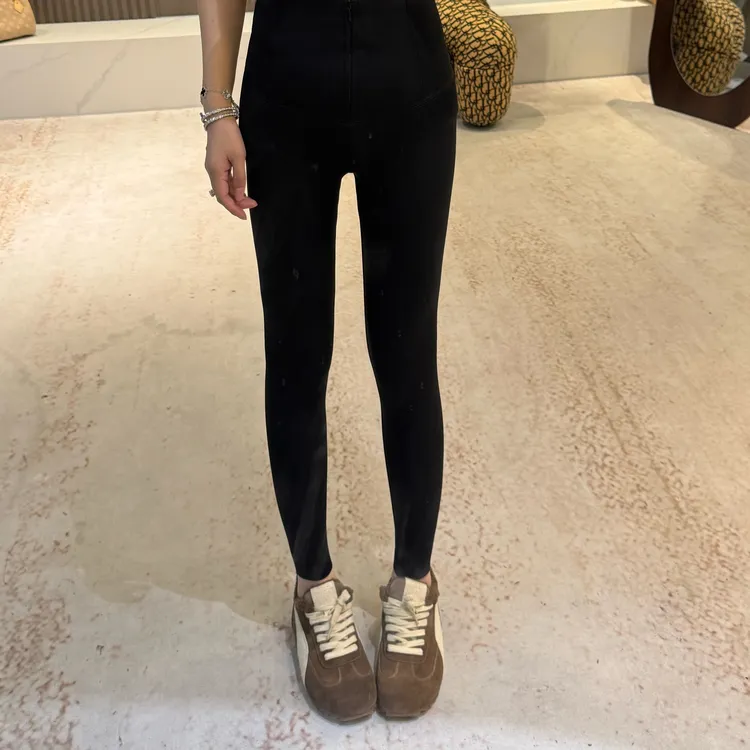 宿慕SUMU 女款高腰显瘦植绒芭比裤10-19新2025新款百搭鲨鱼裤6606