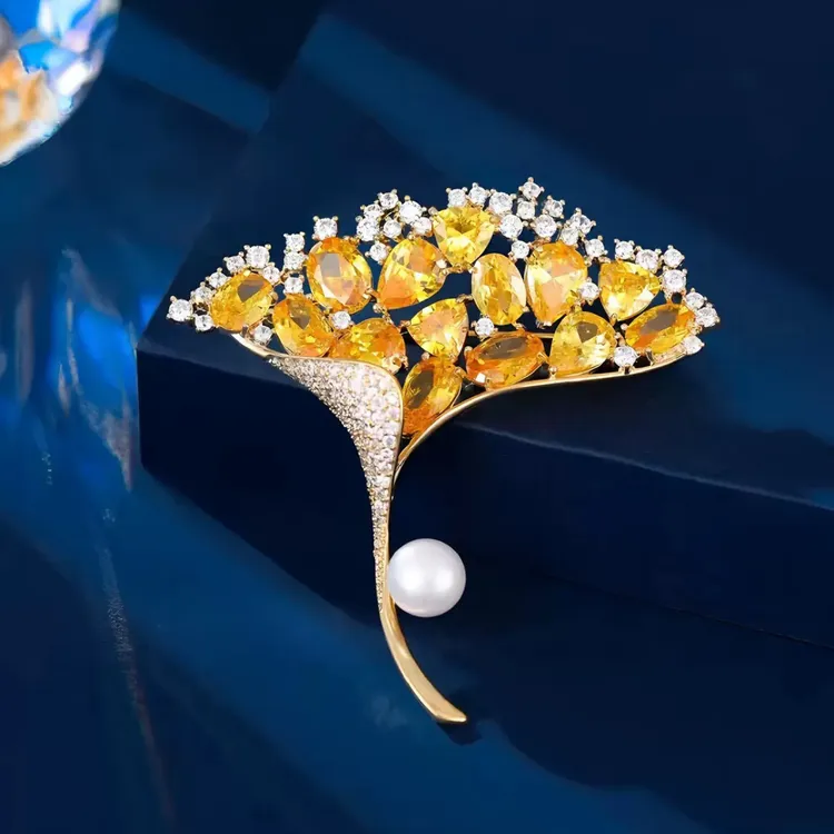 合金仿水晶胸针 银杏叶气质胸针优雅精致胸花轻奢小众设计感别针