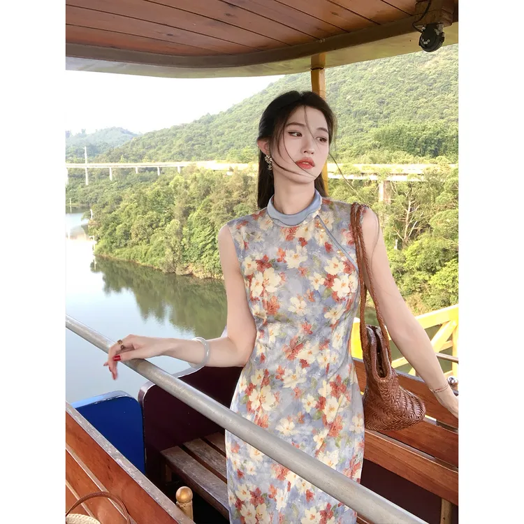凌茜恣禾【瞳络】国风新中式灰蓝碎花撞色连衣裙复古收腰改良旗袍裙
