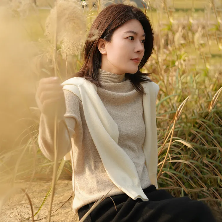 曼辰manchenh"胶囊打底"康赛妮2股26s无缝一体半高领保暖羊绒衫