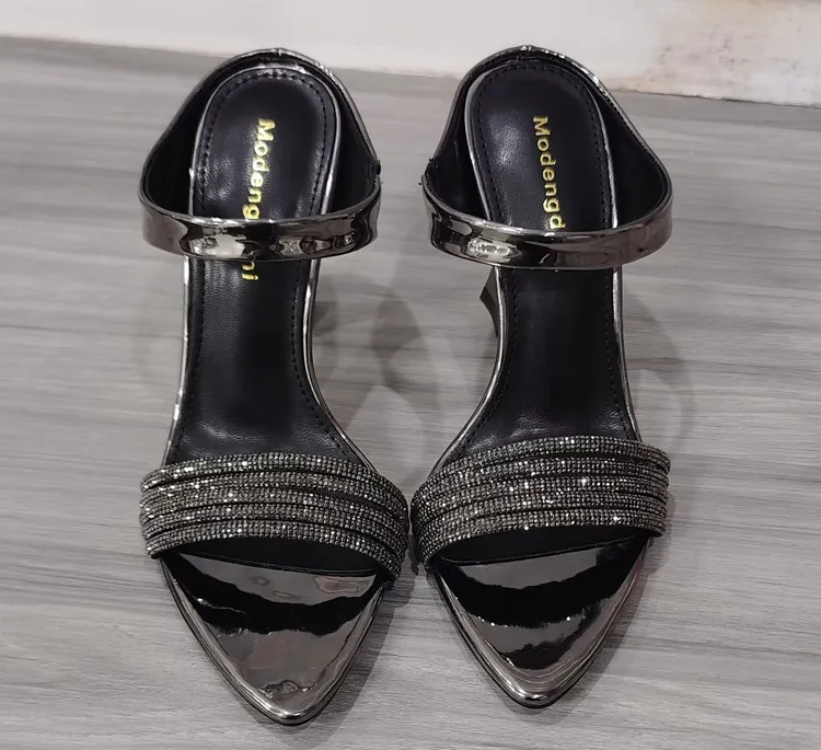 夏季时尚尖头水钻高跟欧美风粗跟一字带百搭露趾鞋子女士凉鞋