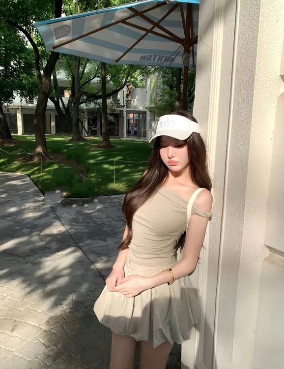 挂脖时尚上衣显瘦时尚套装收腰性感休闲风裙子气质辣妹套装修身