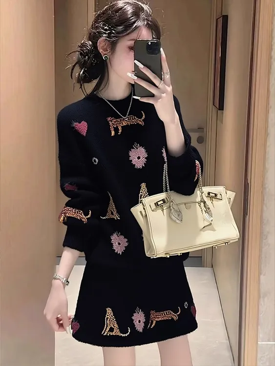 黑色针织套装女2025新款初冬小个子穿搭卡通印花上衣半身裙两件套