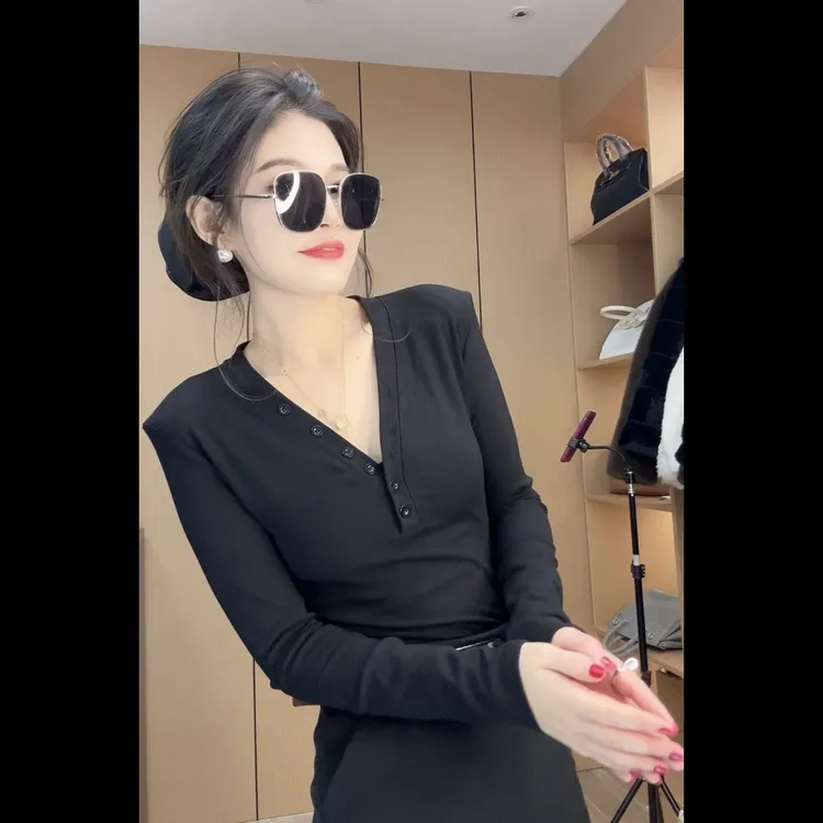 JQW·十三行2025秋冬新款极简v领修身显瘦上衣女T恤内搭打底衫