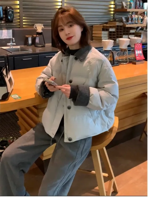 撞色翻领短款羽绒服女冬季2025新款韩版小个子加厚保暖白鸭绒外套