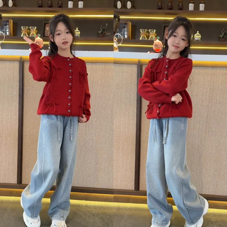 亲子款女童2025年货款红色毛衣套装儿童洋气针织毛线衣加绒牛仔裤
