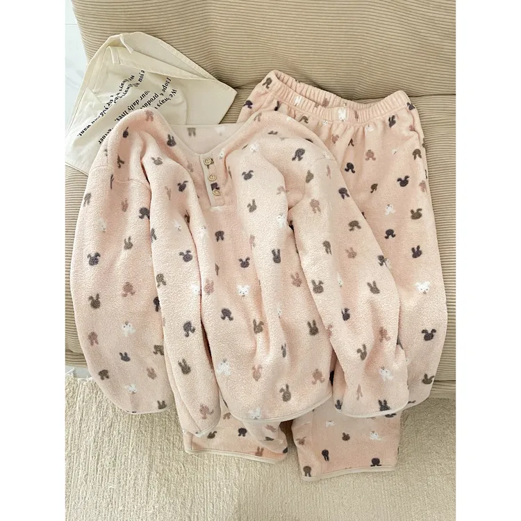 卡通可爱蛋糕小熊法兰绒睡衣女秋冬季新款加厚加绒保暖家居服套装