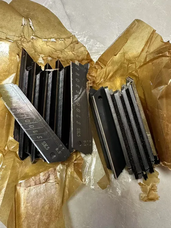 美工刀黑刃加厚刀片100片装18mm宽度工业合金钢黑刀片裁纸美工刀