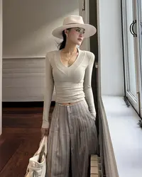 【Aliu自制】纯欲显胸v领锁骨长袖T恤打底衫女秋内搭基础短款上衣