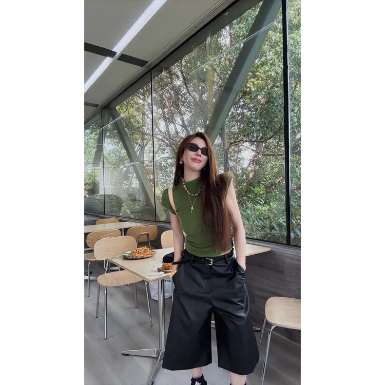 YEER·SHOP【油画少女~】爷儿秋季新款时尚百搭气质显白绿色小T