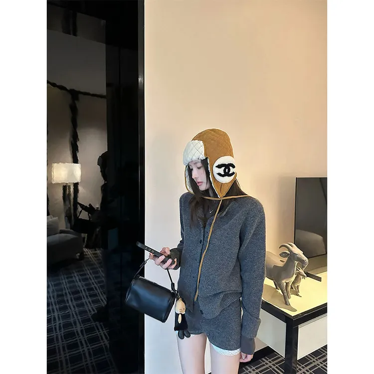 早秋季新款修身显瘦网红穿搭针织开衫上衣休闲简约时尚高腰短裤女