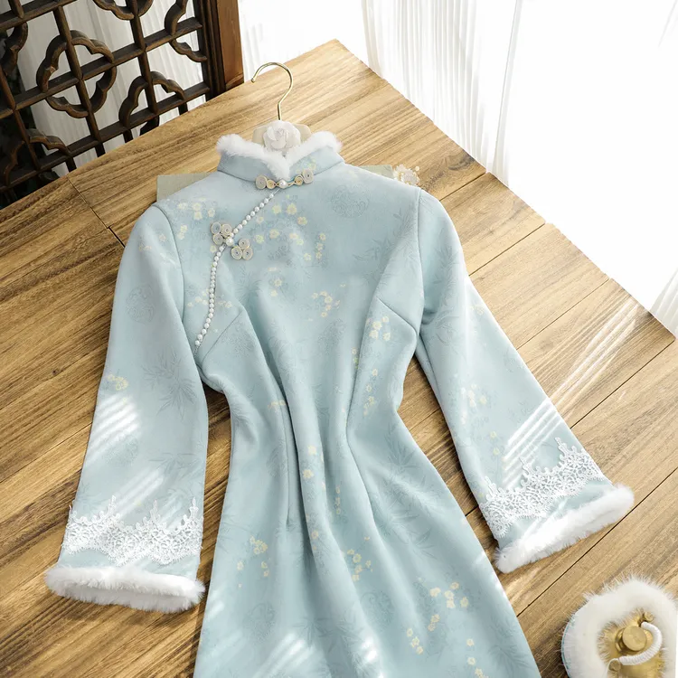 俏娘鱼蓝色复古新中式毛绒领旗袍女2025冬新款改良年轻款保暖日常