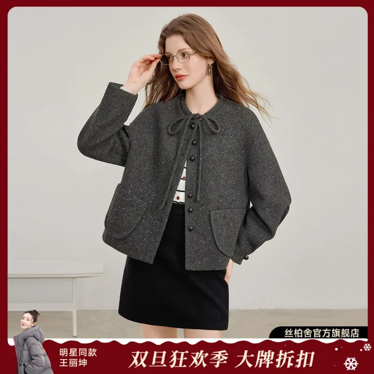 她池2025秋装绵羊毛女抽绳圆领单排扣落肩袖宽松款外套T53Z3381A