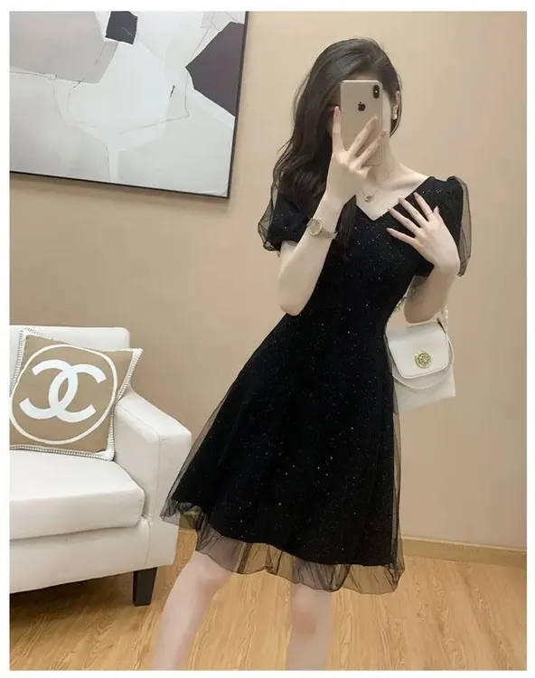 轻奢时尚洋气小黑裙小众遮肚子显瘦收腰连衣裙女气质设计感D1073