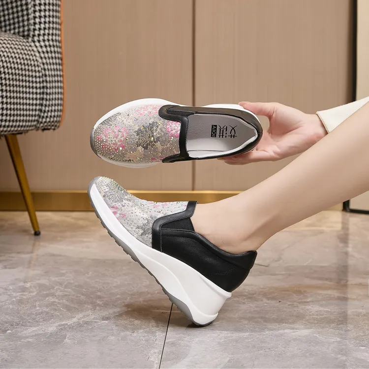 艾淇 新品四季款妈妈鞋坡跟绣花民族风一脚登懒人鞋时尚百搭女鞋