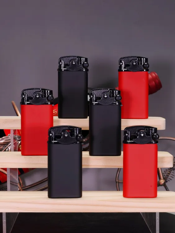 2025爆款防风直冲打火机复古风摇臂打火机可充气肤感新款送男友