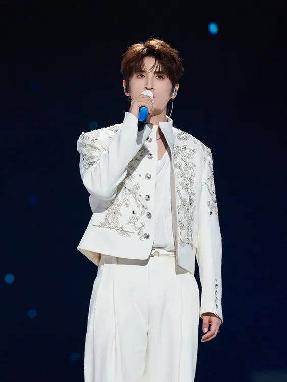 张远明星同款白色重工手工刺绣串珠西服男士春秋季短款西装夹克潮