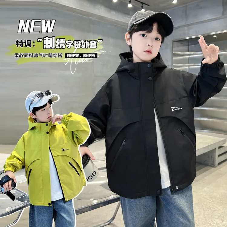 男童外套秋冬装冲锋衣2026新款中大童儿童户外冬季连帽风衣春秋款