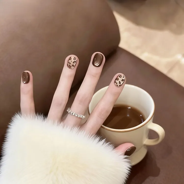 川山甲A012金钱豹纯手工穿戴甲短款猫眼时尚显白秋冬新款指甲贴片