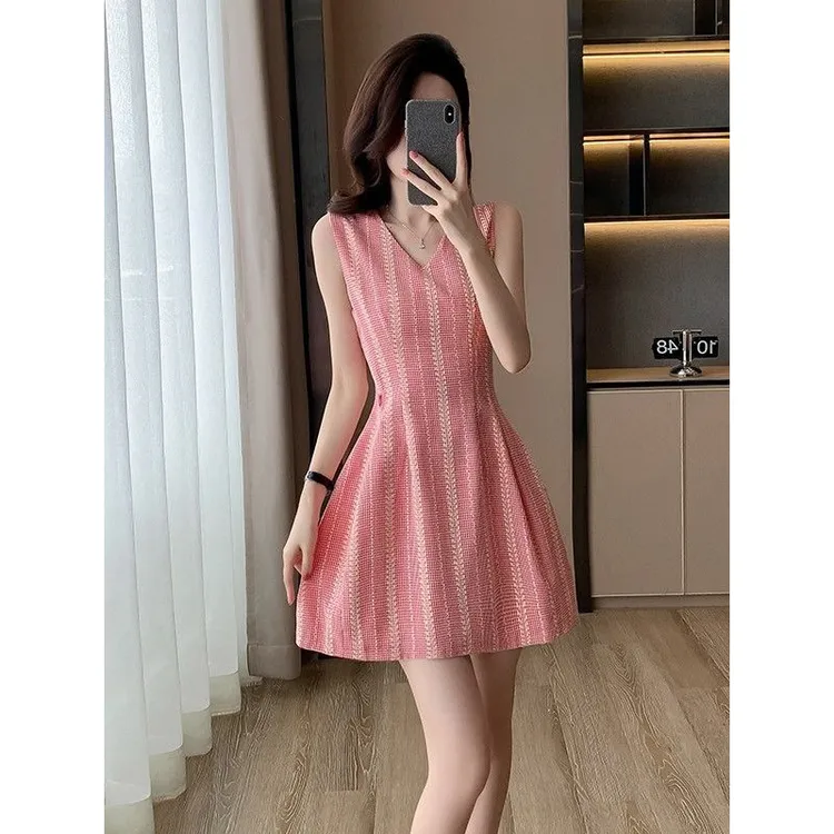 小个子无袖背心连衣裙子女夏季新款茶歇法式梨形身材收腰短裙