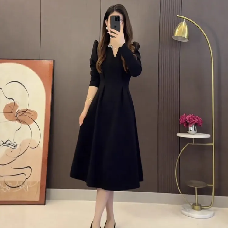 大码女装秋冬季新款洋气法式连衣裙胖mm藏肉显瘦黑色中长款A字裙