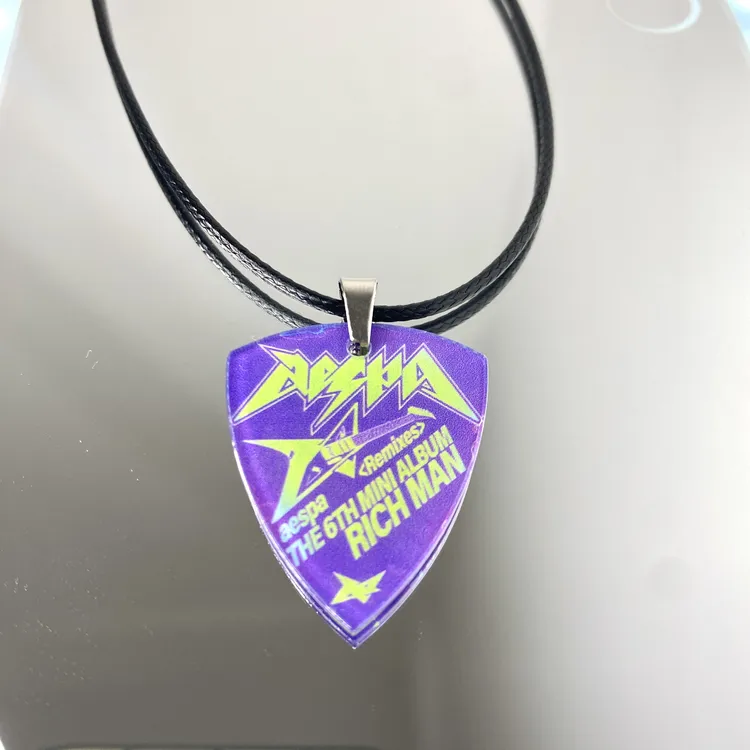 aespa吒Rich Man回归周边吉他拨片项链配饰专辑物料摇滚徽章应援