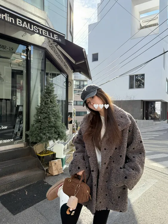 芝麻啵啵灰色西装领慵懒环保皮毛一体外套女冬季加厚波点毛毛大衣