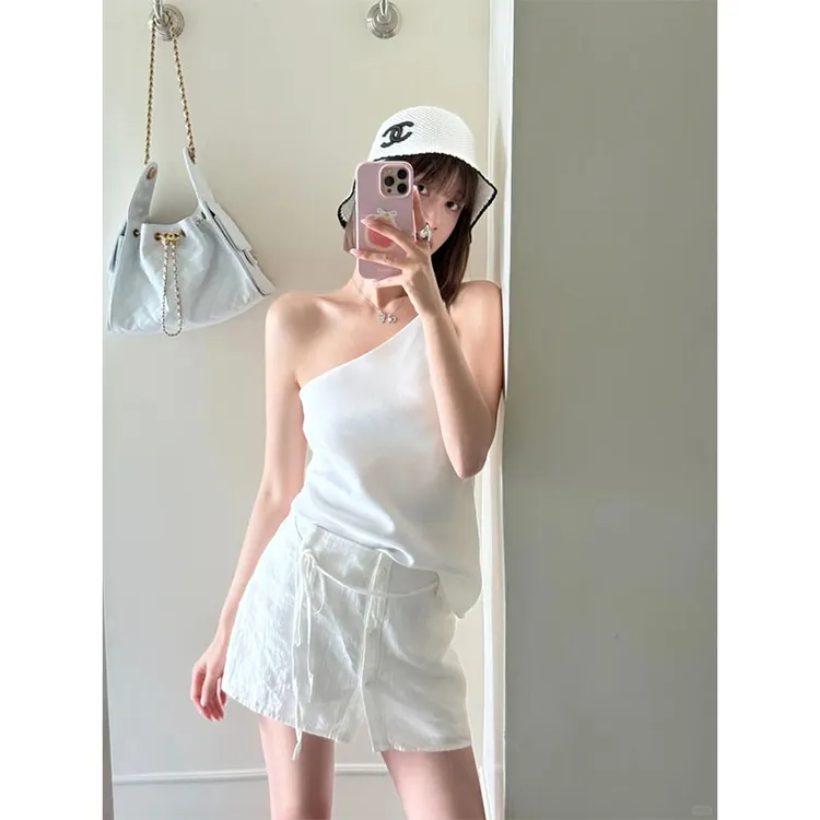 法式纯欲气质套装女夏季新款设计感斜肩短袖T恤休闲裤裙两件套潮