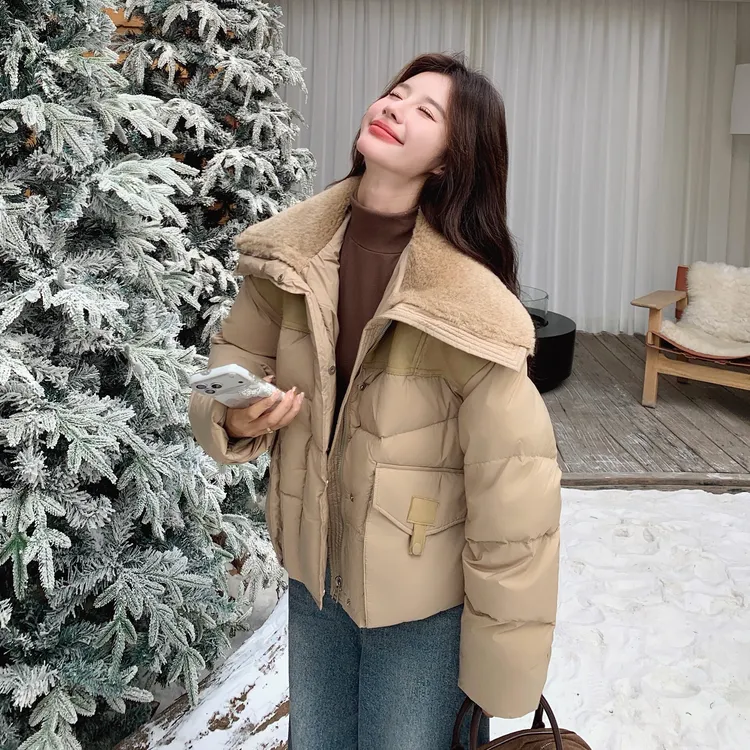 卡其色羊羔毛大翻领短款羽绒服女冬2025新款韩版小个子白鸭绒外套