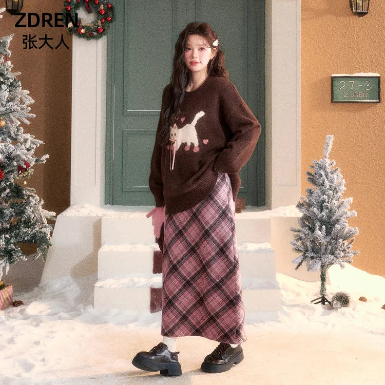 张大人【瑞典松林】大码女装微胖妹妹复古猫咪棕毛衣格纹直筒半裙