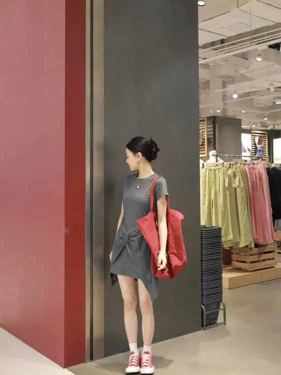 法式茶歇气质连衣裙2025夏季新款女生短裙小众设计感裙子