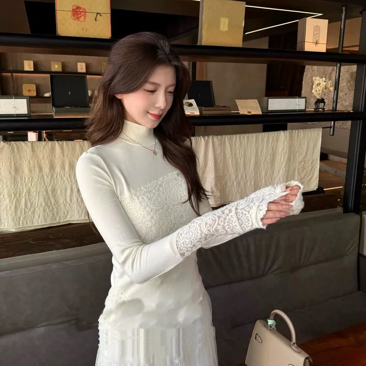 大码设计感半高领蕾丝拼接纽扣加绒气质显瘦百搭不挑人打底上衣