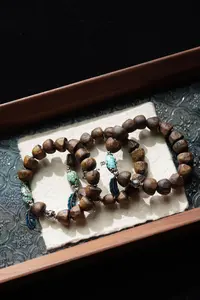沉香独行家 莺歌绿棋楠红骨凹身9*10mm随形单圈手串 多样性发其一