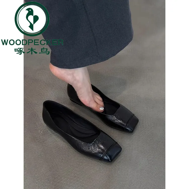 啄木鸟黑色复古显瘦舒适通勤平底鞋女2025极简方头一脚蹬小单鞋