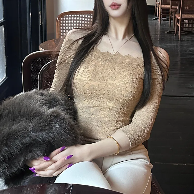 花边修身超御显白～露肩气质蕾丝一字肩半袖打底衫上衣女