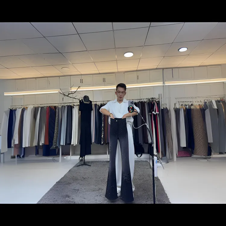 燕龙原创2101秋冬重工蝴蝶刺绣烫砖高腰提臀弹力微喇大个子牛仔裤